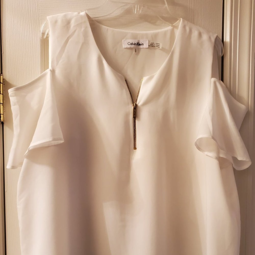 NWOT -Cold Shoulder Top